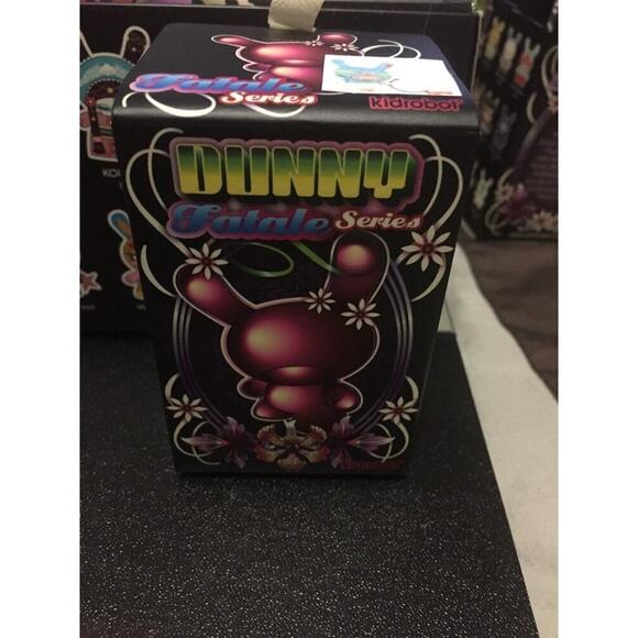Kidrobot Dunny Fatale Series 3" CW Duck 2/25 2010 Urban Vinyl Toy Figure - Picture 8 of 8